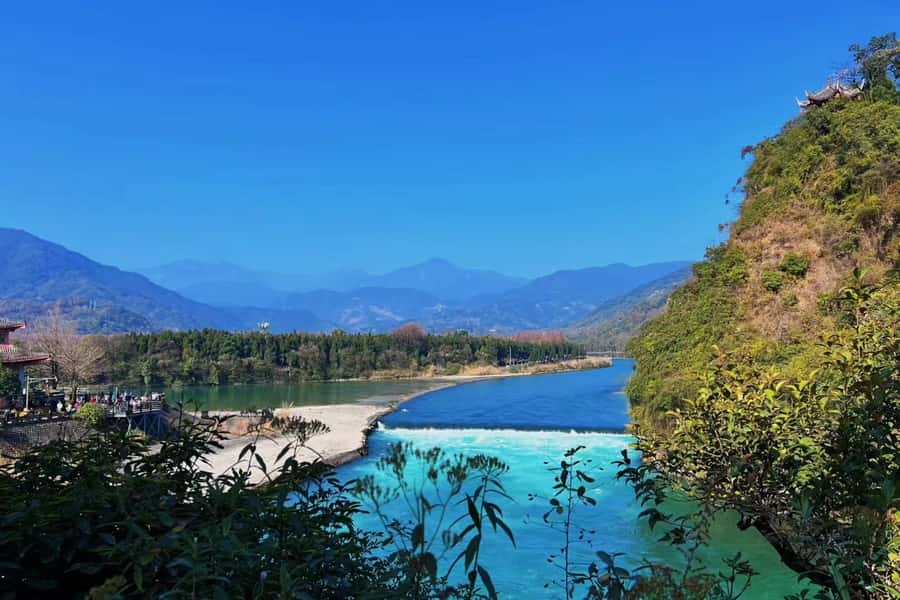 1-Day Mount Qingcheng and Dujiangyan Irrigation System Tour - Is $112 good value?