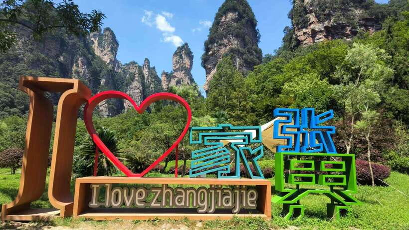 1-Day Private Tour to Zhangjiajie Highlights - Riding toward Tianzi Mountain