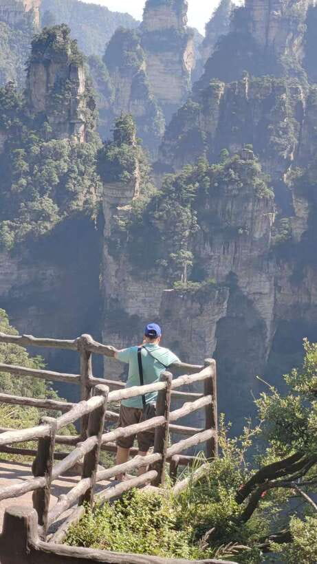 1-Day Private Tour to Zhangjiajie Highlights - Walking through Yuanjiajie’s stone pillars