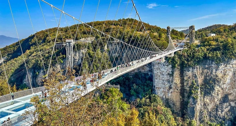 2-Day Avatar Mountain, Glass Bridge, and Mt. Tianmen Tour - The guides are a major part of the value