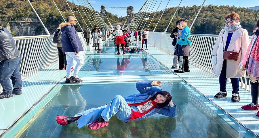 2-Day Avatar Mountain, Glass Bridge, and Mt. Tianmen Tour - Small group, private tour, or independent visit?