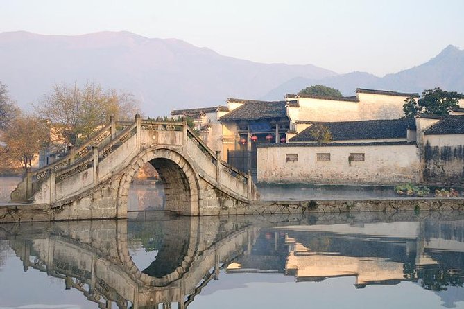 3-Day Yellow Mountains, Hongcun Village and Tunxi Ancient Street Private Tour - Day three: sunrise, Lion Peak, and the ride down
