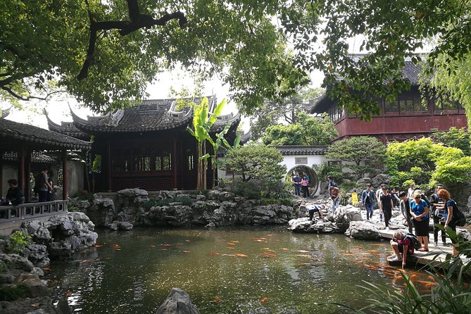 3-Hour Shanghai Yu Garden &Old Town Private Tour with Tea Tasting - Entering five-century-old Yu Garden