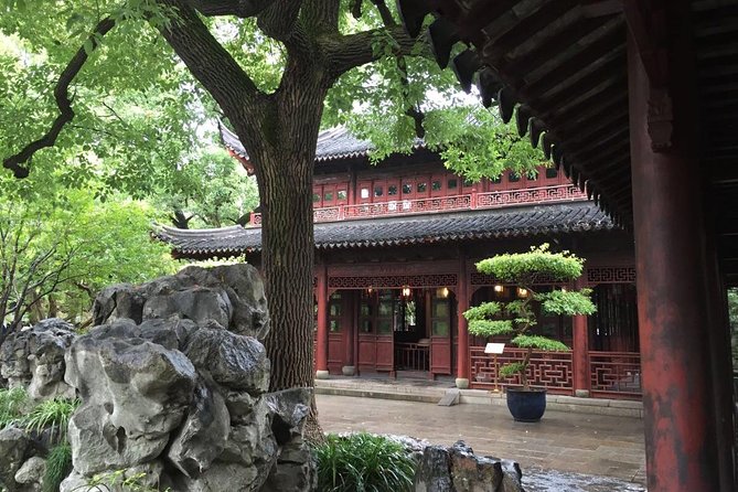 3-Hour Shanghai Yu Garden &Old Town Private Tour with Tea Tasting - Walking through Old Town and Nanshi