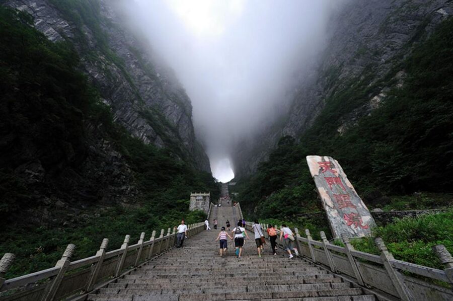 4-Day Highlights of Zhangjiajie With Sunrise Experience - Day 2: Golden Whip Stream and the Avatar peaks