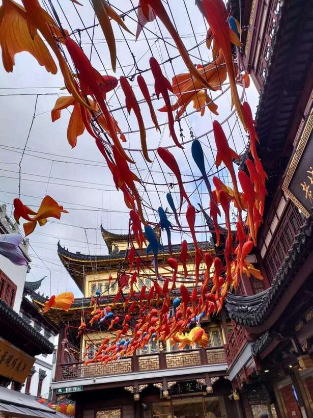 4-Hour Private Shanghai Shopping Tour with Local Expert - Old Town Bazaar and Traditional-Style Finds