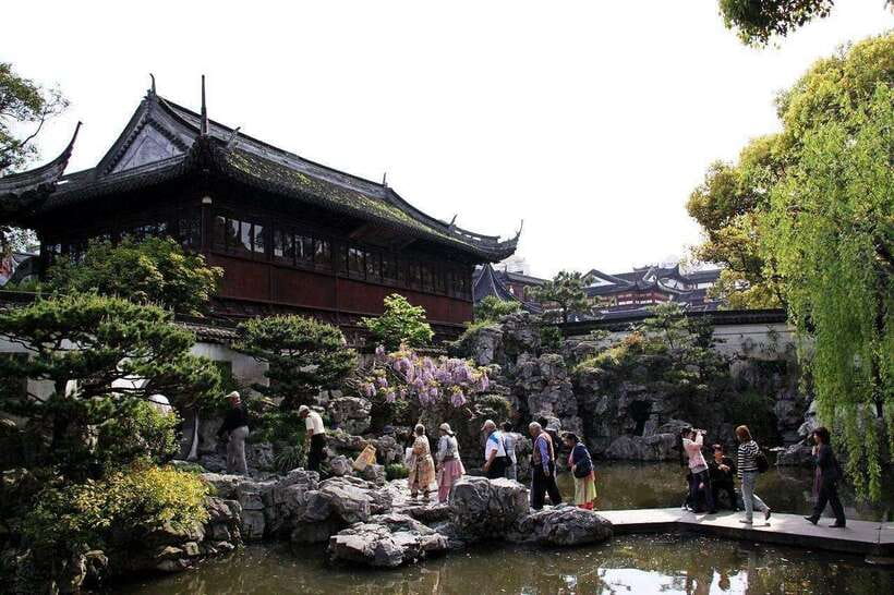 4-Hour Shanghai City Private Tour by German-Speaking Guide - Meeting your guide downtown