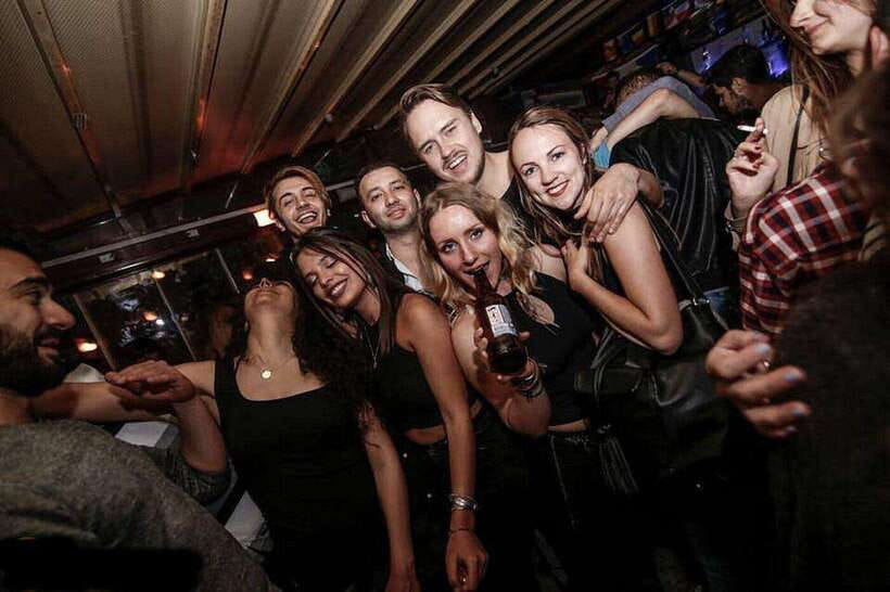 4-Hour Shanghai Pub Crawl (bars & nightclub hopping) - Who Should Book This Shanghai Night Out?