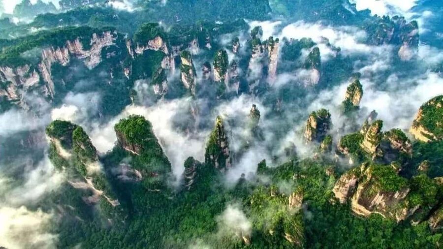 6-Day Private Tour: Guilin Terraces, Fenghuang & Zhangjiajie - Day 2: Fenghuang’s stone lanes and stilt houses