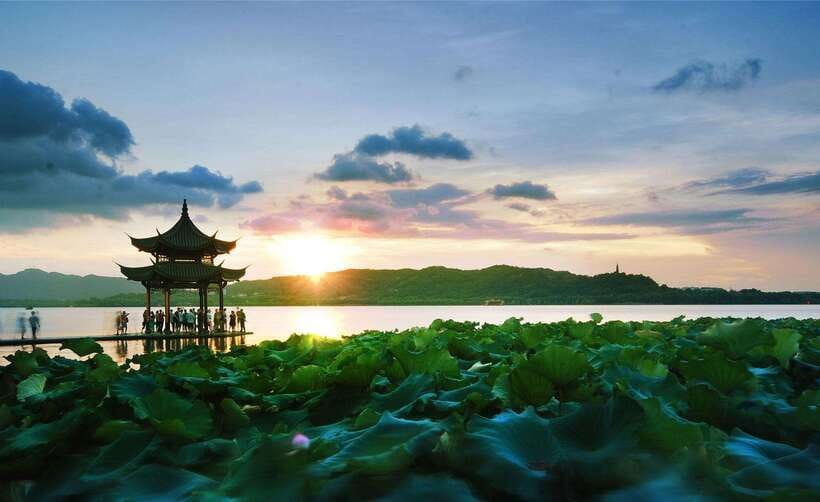 7 hours Hangzhou Tour Itinerary - Lunch is a separate one-hour stop