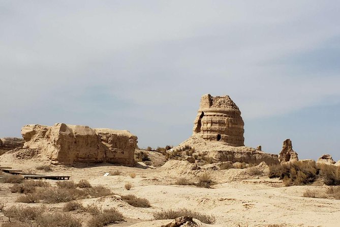 8-Day Silk Road Trip of Dunhuang, Jiayuguan, Zhangye with Accommodation - Day 5: Jiayuguan Pass and the Overhanging Great Wall