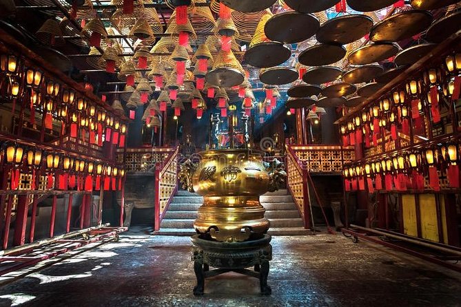 A Perfect Hong Kong Layover - 5h private tour - Victoria Harbour: the city’s best orientation point