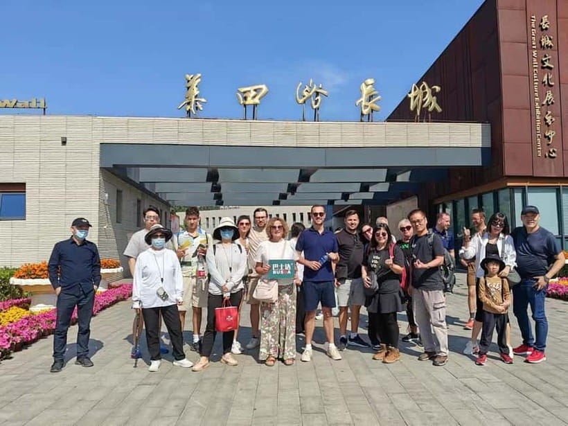 Afternoon Bus Transfer to Mutianyu Great Wall + Entry Ticket - What the guide adds to the day