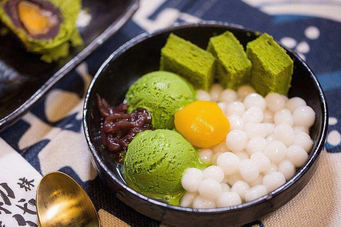 Afternoon Tea and Dessert Tour on the Huaihai Road in Shanghai - Mooncakes on Huaihai Road