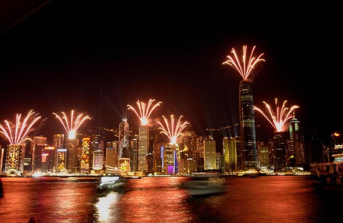 Aqua Luna: Symphony of Lights Cruise in Hong Kong - The Aqua Luna view of Hong Kong after dark