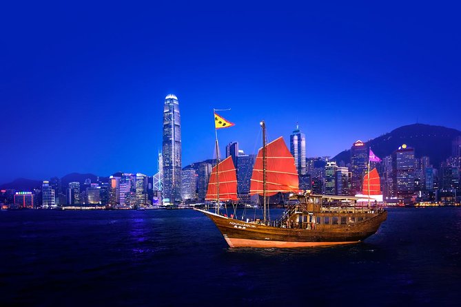 Aqua Luna: Symphony of Lights Cruise in Hong Kong - Music, drinks, and the onboard atmosphere