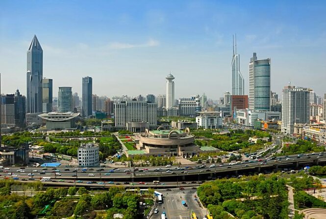 Authentic Local Food Tour in Central Shanghai - The 15-minute walk toward Yunnan Road
