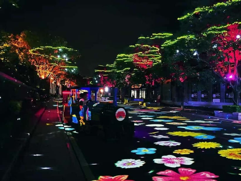 Badaling Great Wall Night Tour+ Light Show + Performance - Names, language, and staff support