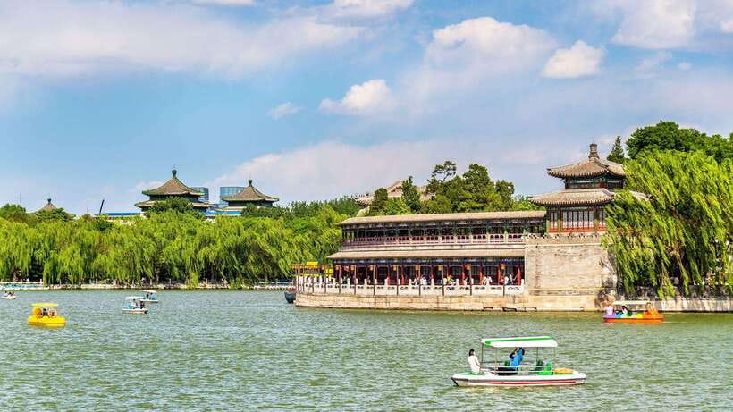 Beijing: Beihai Park Entry Ticket & English PDF Guidebook - A boat ride on the lake