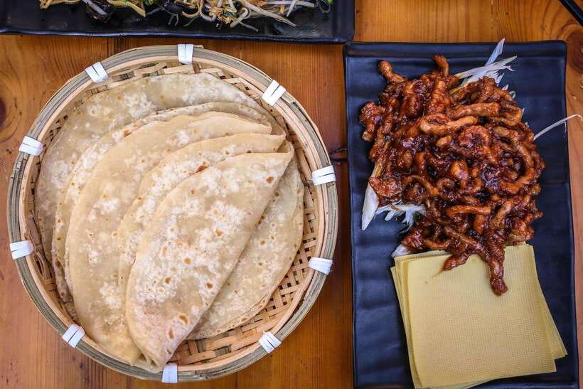 Beijing: Hidden Gems Guided Food Tour with Beer and Tastings - Second stop: Beijing noodles in a courtyard