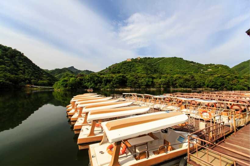 Beijing: Huanghuacheng Lakeside Great Wall Bus/Private Tour - The boat ride and what each option includes