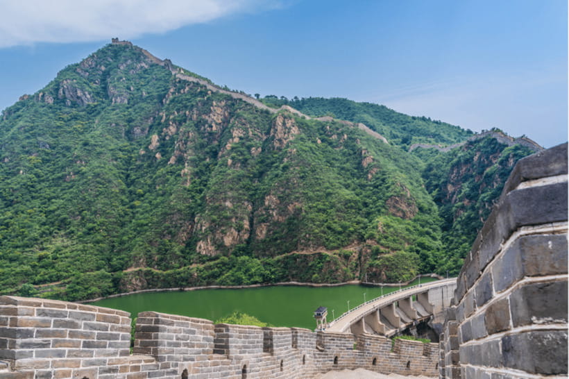 Beijing: Huanghuacheng Lakeside Great Wall Bus/Private Tour - Guides, communication, and the feel of the day