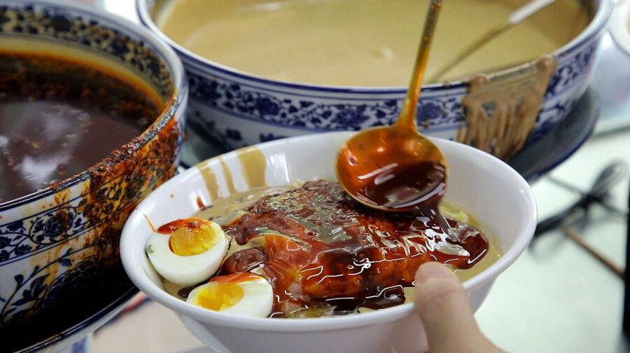 Beijing: Hutong Culinary Walking Tour with 15+ Tastings - Starting at Dongsi and getting your bearings