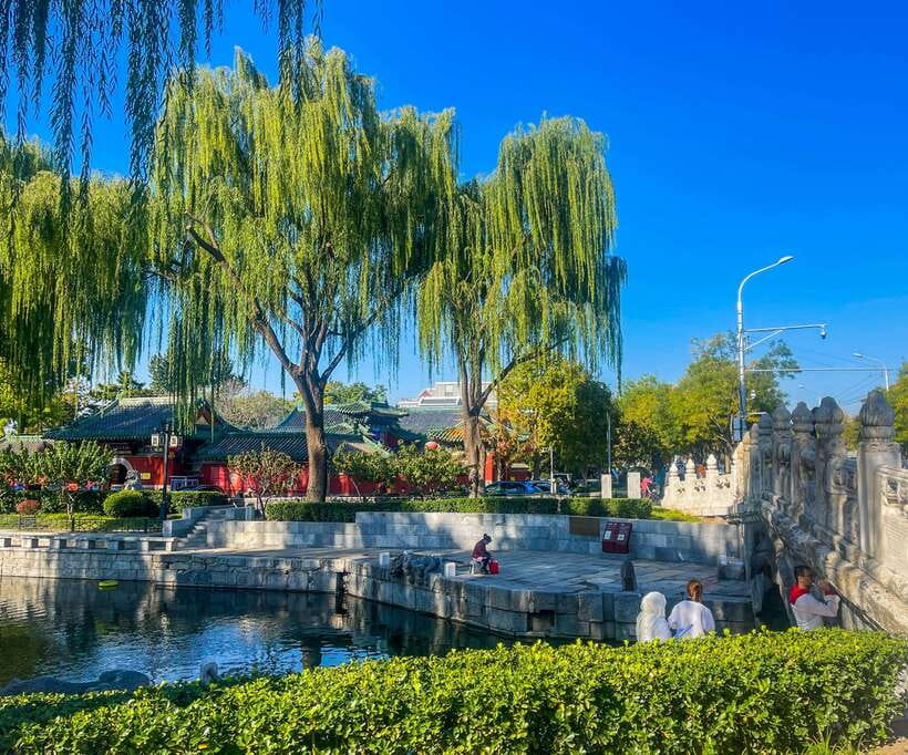 Beijing: Hutongs & Drum Tower City Walking Tour - Visiting a Traditional Courtyard Home