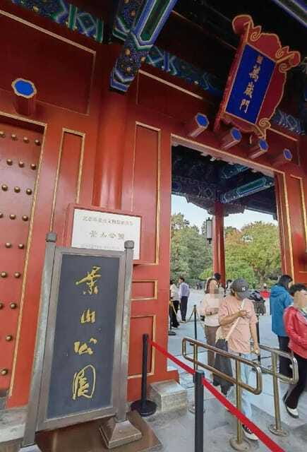 Beijing: Jingshan Park Entry Ticket - Small details that improve the visit