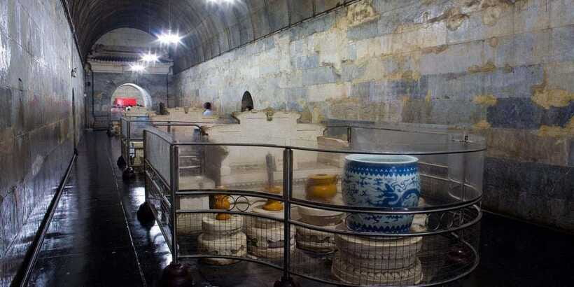 Beijing: Juyongguan Great Wall, Sacred Way & Ming Tombs Trip - Dingling Tomb: below ground with Emperor Wanli