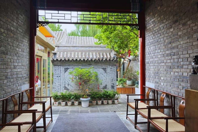 Beijing: Lama Temple E-Ticket or Full-Day Guided City Tour - What the bus service adds