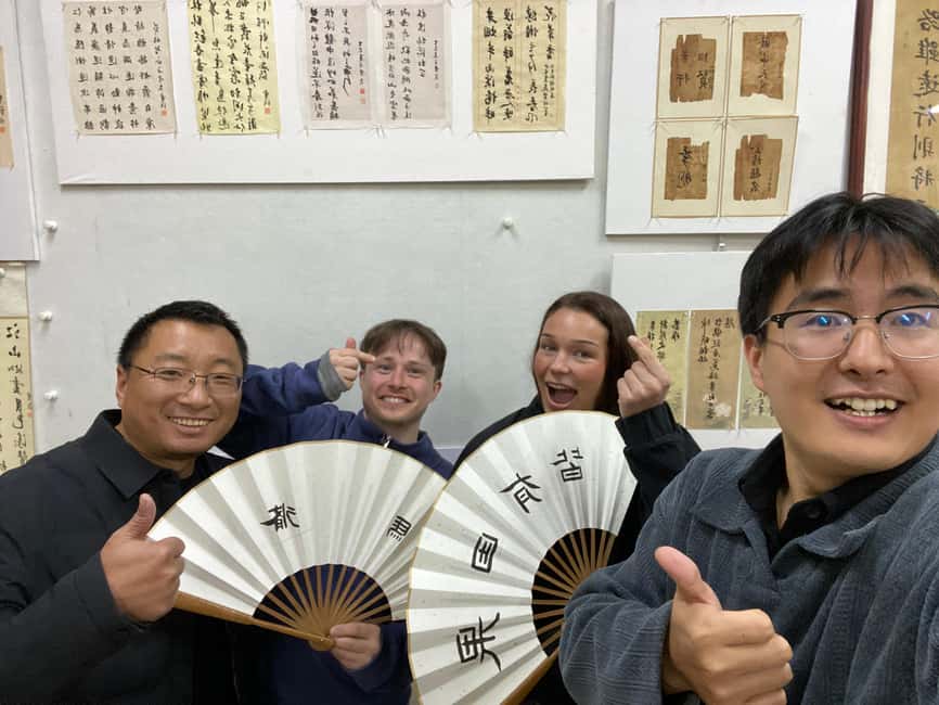 Beijing liulichang : Learn Calligraphy orCarving from Master - Patient instruction makes the difference