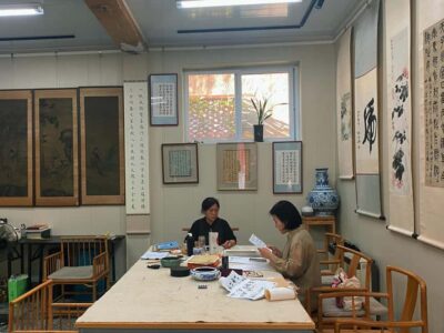 Beijing liulichang : Learn Calligraphy orCarving from Master