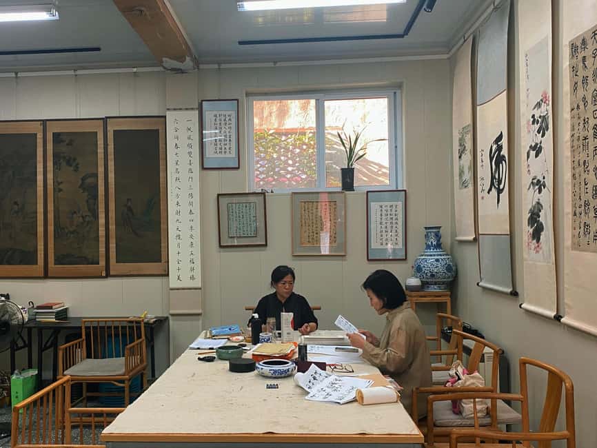 Beijing liulichang : Learn Calligraphy orCarving from Master - Three art forms, three very different experiences