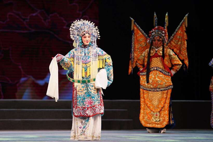Beijing: Must-See Peking Opera at Liyuan Theatre Ticket - Why Liyuan Theatre is a useful introduction to Peking Opera