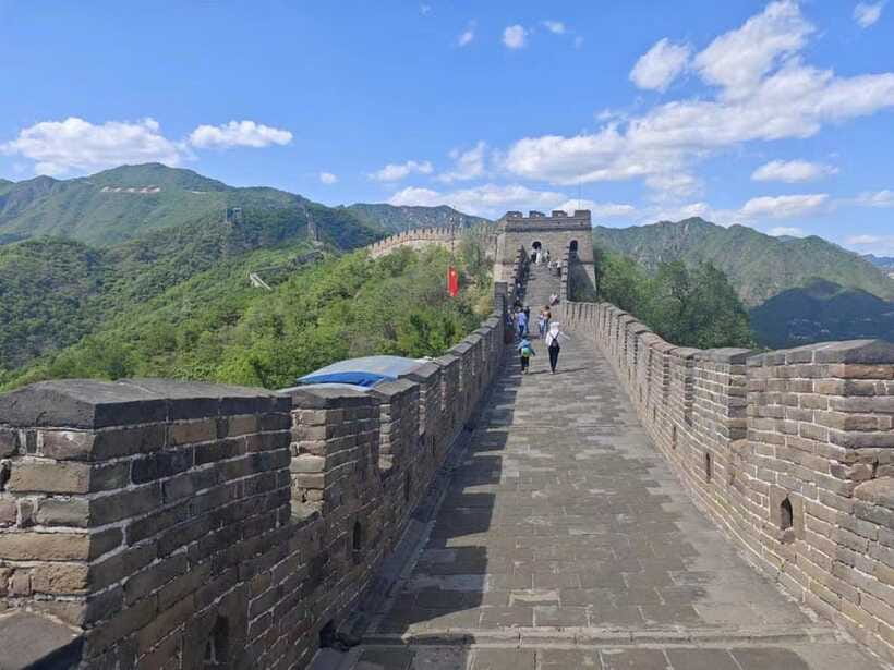 Beijing: Mutianyu Great Wall and Summer Palace Private Tour - Guides who add useful context