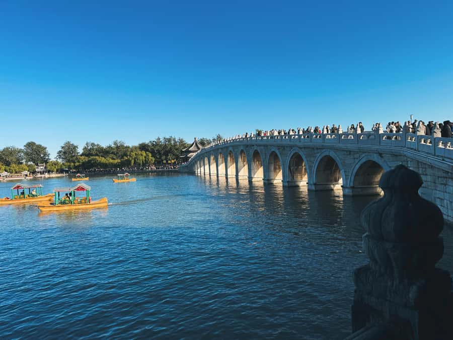 Beijing: Mutianyu Great Wall & Summer Palace Day Tour - Guides and the human side of the day