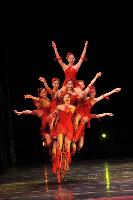 Beijing Night Tour with Acrobatics Show & PekingDuck Dinner - A five-hour Beijing evening, from hotel door to dinner table