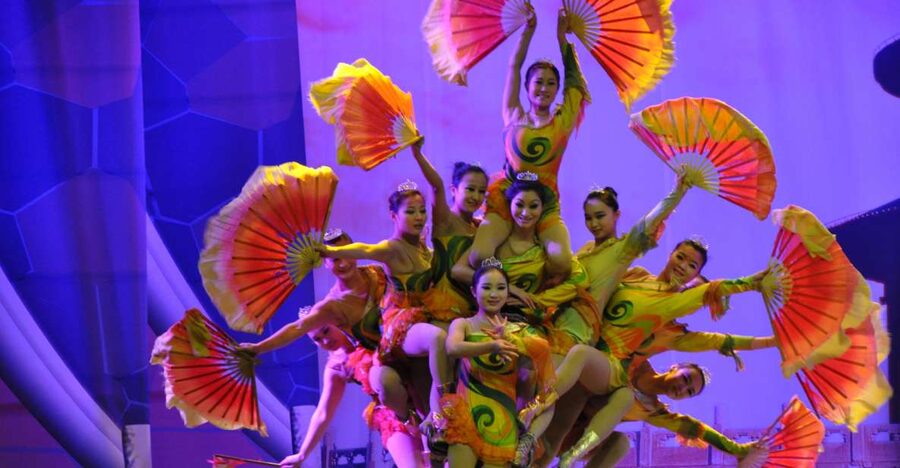 Beijing Night Tour with Acrobatics Show & PekingDuck Dinner - The acrobatics show and its high-flying acts