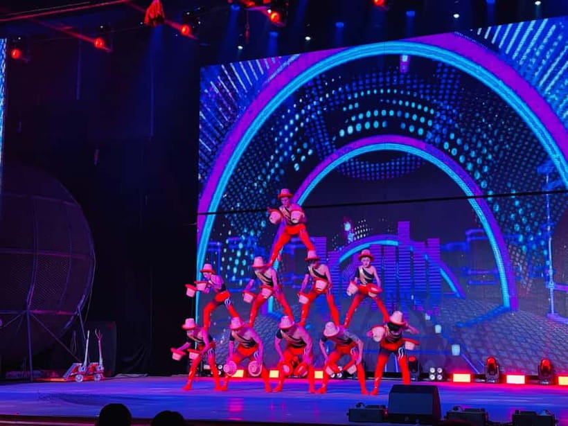 Beijing: Qinle Palace Acrobatics Show Ticket - A fast, colorful hour at Qinle Palace