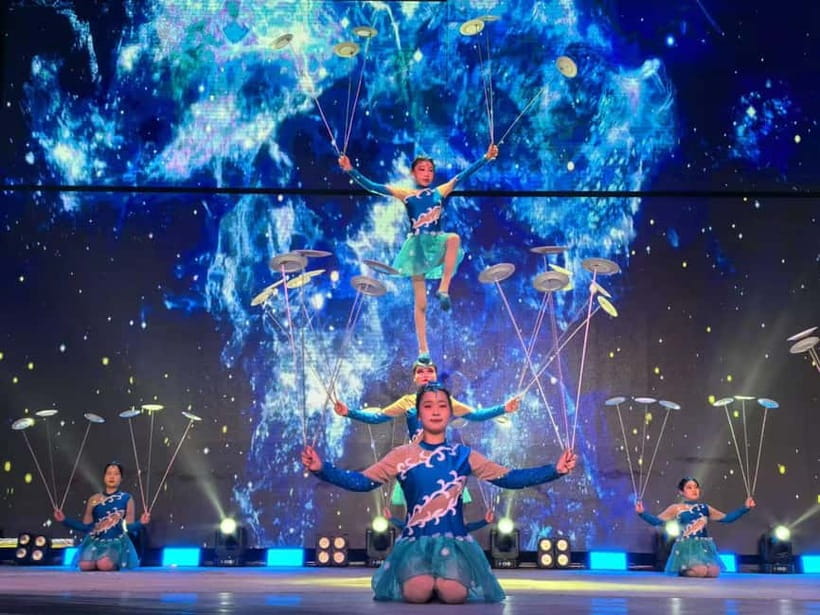 Beijing: Qinle Palace Acrobatics Show Ticket - Collecting your ticket on the second floor