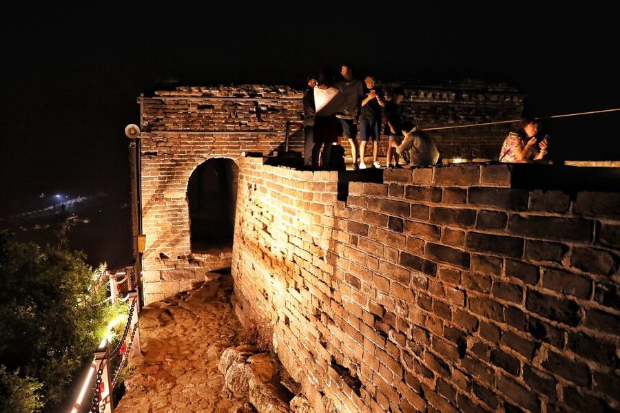 Beijing: Simatai Great Wall & Gubei Water Town Private Tour - Transfer-only or guided package?