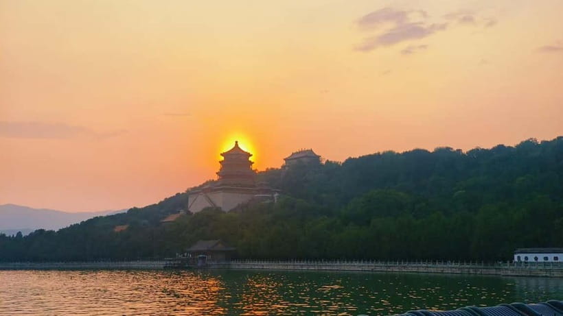 Beijing: Summer Palace Highlight Walking Tour - Travel in Picture and the Kunming Lake View