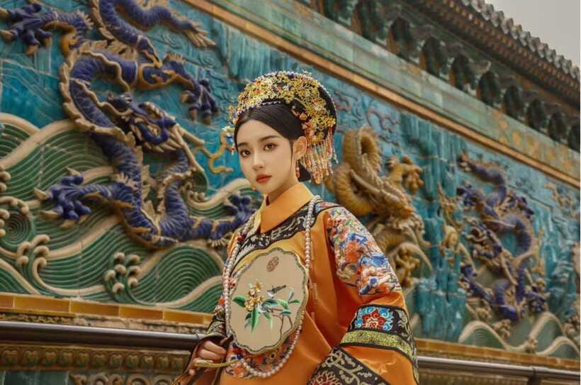 Beijing: Traditional Chinese Costume Makeover & Photo Shoot - Your Hanfu morning starts at Exit C