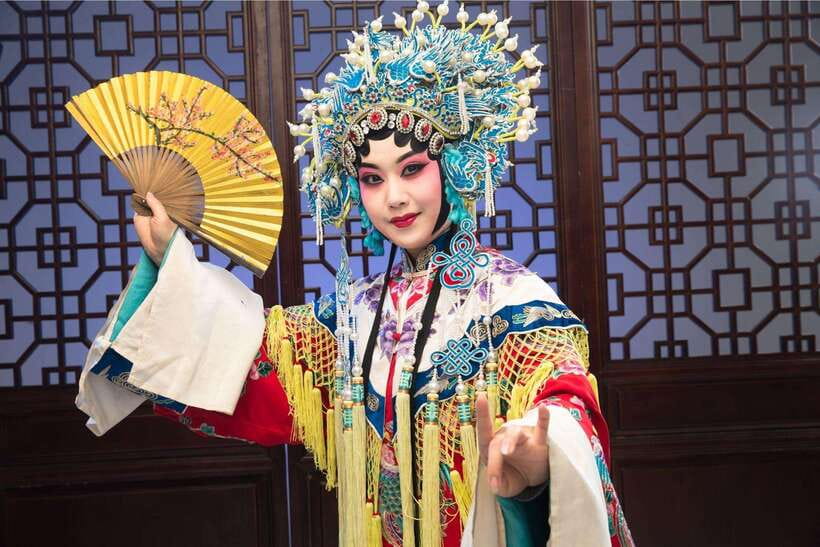 Beijing: Traditional Cultural Show Peking Opera Tickets - The ticket exchange and the best arrival time