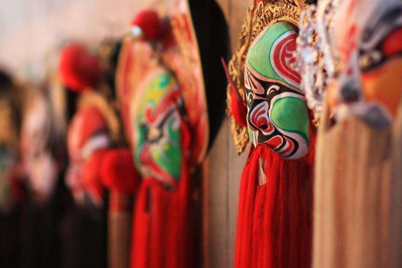Beijing: Traditional Cultural Show Peking Opera Tickets - Finding Liyuan Theatre inside Jianguo Hotel Qianmen