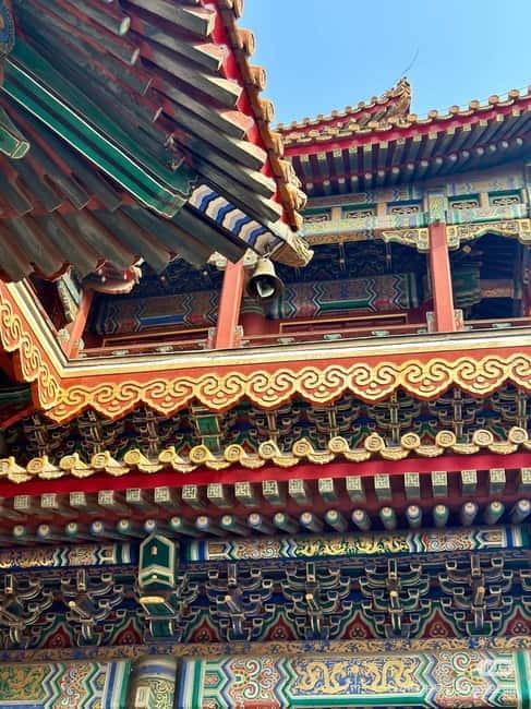 Beijing: Yonghe Lama Temple Tickets with guide (optional) - Tibetan Buddhist details within Chinese architecture