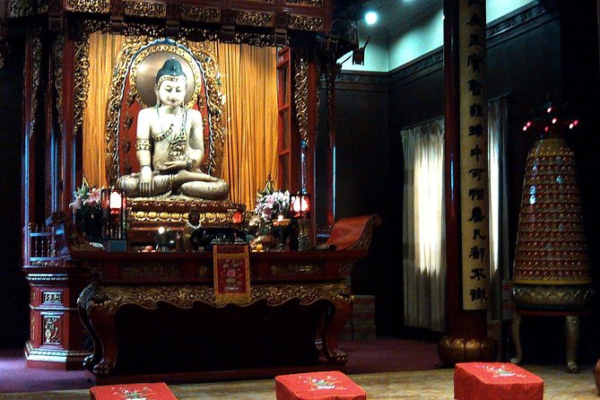 Best of Shanghai Day Tour, including Jade Buddha Temple & Bund & Yuyuan Garden - Jade Buddha Temple and the quieter side of Shanghai