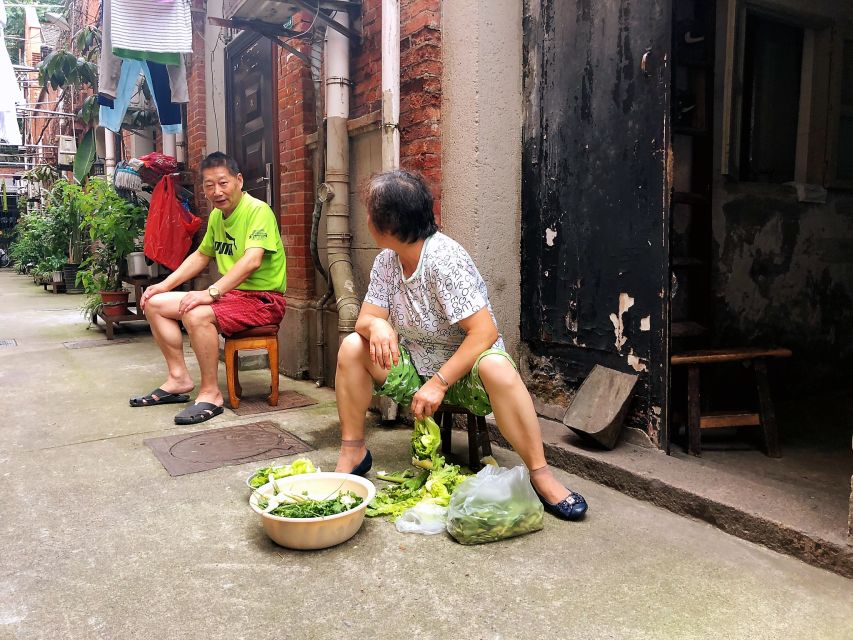 Biking Real Shanghai& Tea Tasting Experience - Old Town back alleys and everyday Shanghai