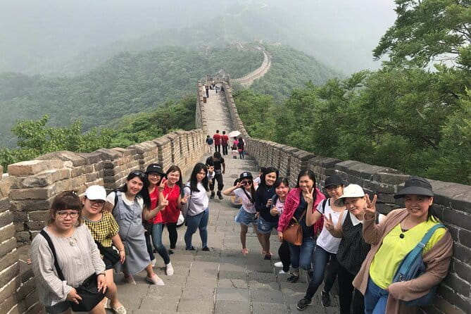 BusDa-Mutianyu Great Wall Sightseeing Full-day Bus Tours - Arriving at Mutianyu and getting oriented